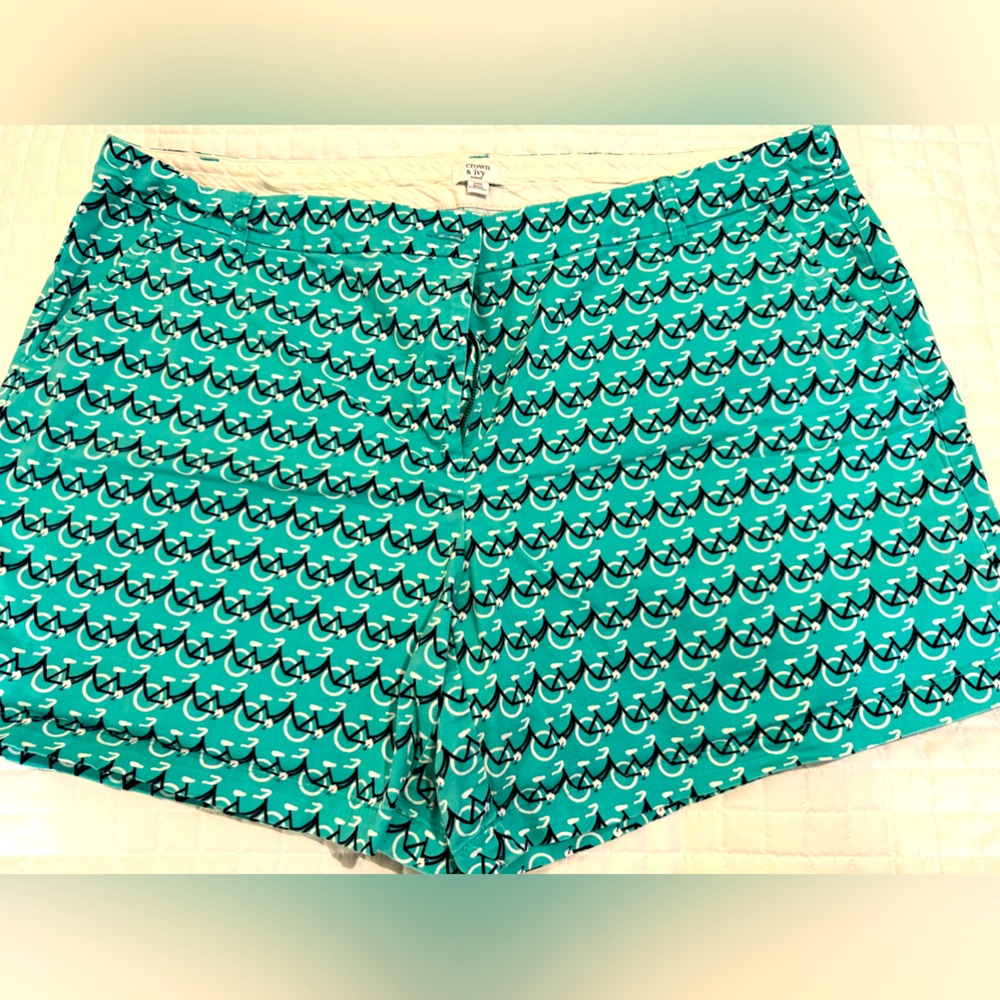 24W Crown & Ivy women’s shorts.